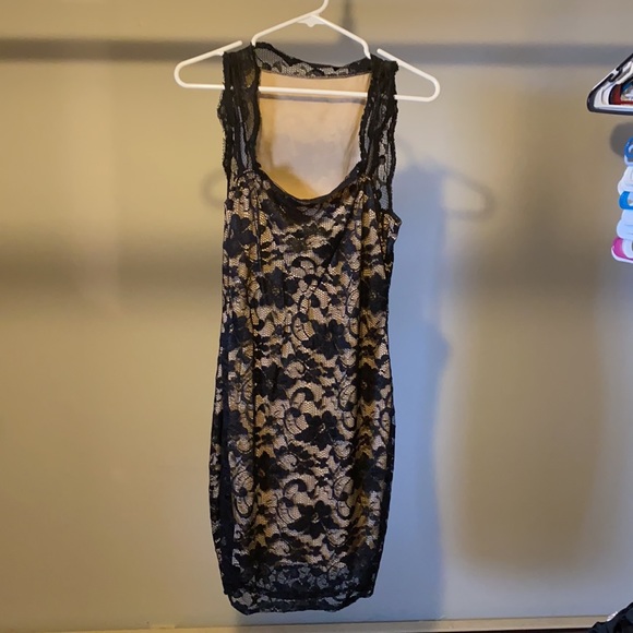 Slinky dress with black lace overlay - Picture 2 of 4
